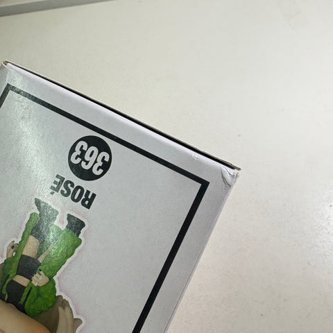 BOX FLAWS VIEW PHOTOS Rose - Blackpink Funko Pop 363 Rocks Vinyl Figure (11.4 Cm L × 8.9 Cm W × 15.9 Cm H)
