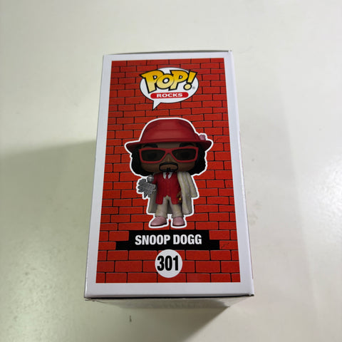 BOX FLAWS VIEW PHOTOS Snoop Dogg - Funko Pop Rocks 301 Vinyl Figure (11.4 Cm L × 8.9 Cm W × 15.9 Cm H)