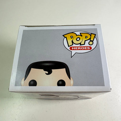 Superman - DC Funko Pop 07 Vinyl Figure (11.4 Cm L × 8.9 Cm W × 15.9 Cm H)