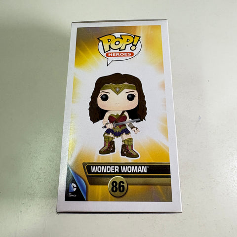 Wonder Woman (Batman v Superman) - DC Funko Pop 86 Vinyl Figure (11.4 Cm L × 8.9 Cm W × 15.9 Cm H)