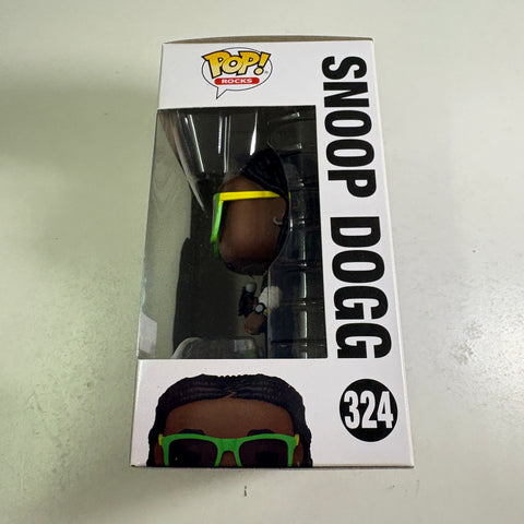 Snoop Dog - Funko Pop 324 Vinyl Figure EXCLUSIVE (11.4 Cm L × 8.9 Cm W × 15.9 Cm H)