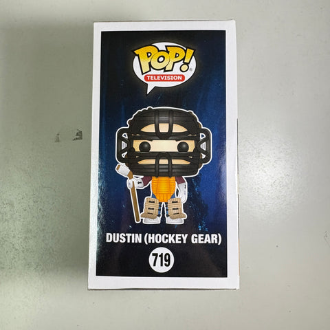 Stranger Things - Dustin (Hockey Gear) Funko Pop 719 Hot Topic Exclusive