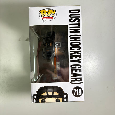 Stranger Things - Dustin (Hockey Gear) Funko Pop 719 Hot Topic Exclusive