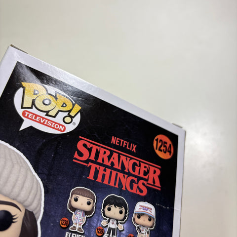BOX FLAWS VIEW PHOTOS Joyce - Stranger Things Funko Pop 1254 Vinyl Figure (11.4 Cm L × 8.9 Cm W × 15.9 Cm H)
