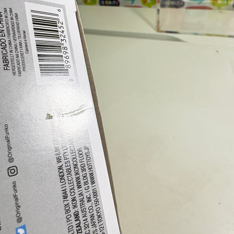 BOX FLAWS VIEW PHOTOS Carmen Sandiego - Funko Pop 662 Vinyl Figure Exclusive