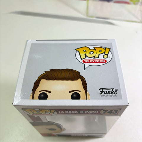 Berlin - Le Casa De Papel Funko Pop 743 Vinyl Figure (11.4 Cm L × 8.9 Cm W × 15.9 Cm H) )