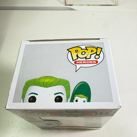 BOX FLAWS VIEW PHOTO The Joker Surf's Up (Batman Classiv TV Series)  - DC Funko Pop 134 Vinyl Figure