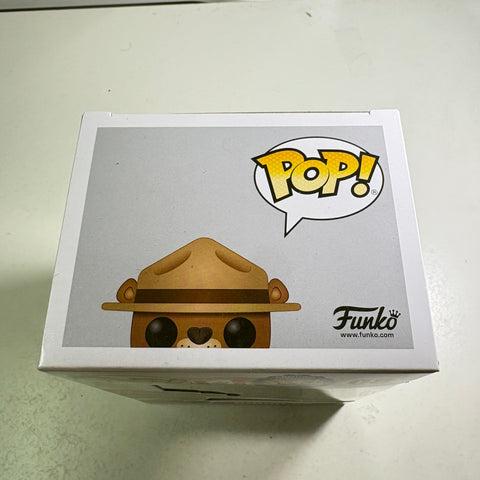 Douglas Canada - Pop Around The World Funko Pop 08 Vinyl Figure (11.4 Cm L × 8.9 Cm W × 15.9 Cm H)