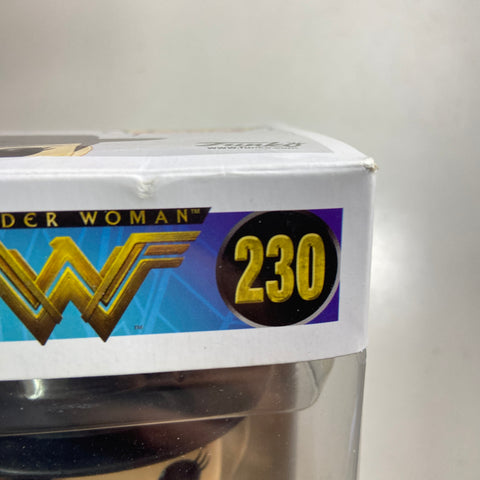 Wonder Woman (Diana Prince) - DC Funko Pop 230 Hot Topic Exclusive