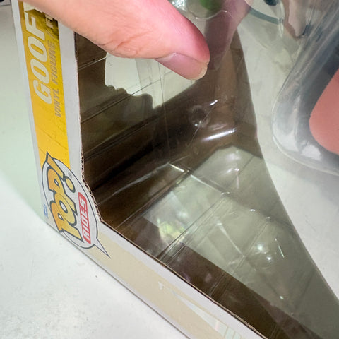 BOX FLAWS VIEW PHOTOS Goofy at Dumbo The Flying Elephant Attraction - Disney Funko Pop 105 Vinyl Figure (33.0 Cm L × 12.1 Cm W × 20.3 Cm H)