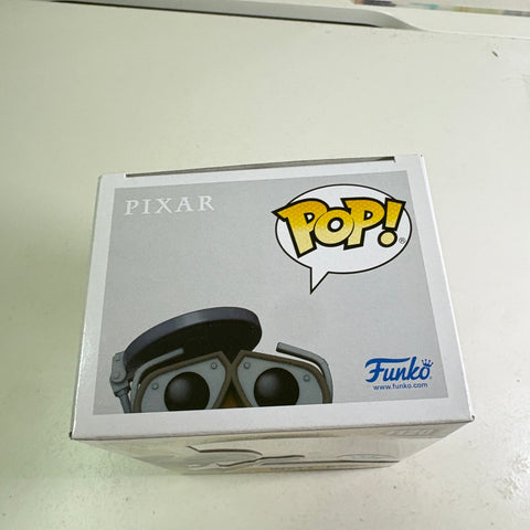 Wall-E with Hubcap - Disney Funko Pop 1120 Vinyl Figure (11.4 Cm L × 8.9 Cm W × 15.9 Cm H)
