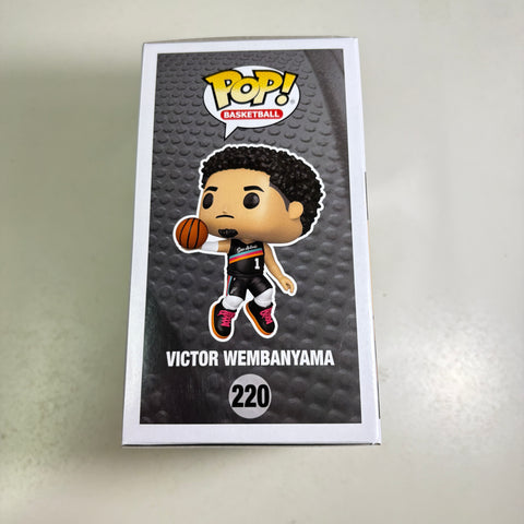 Victor Wembanyama - NBA Basketball Funko Pop 220 Vinyl Figure Exclusive (15.9 × 11.4 × 8.9)