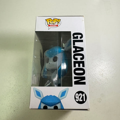 Glaceon FLOCKED - Pokemon Funko Pop 921 Vinyl Figure (11.4 Cm L × 8.9 Cm W × 15.9 Cm H)