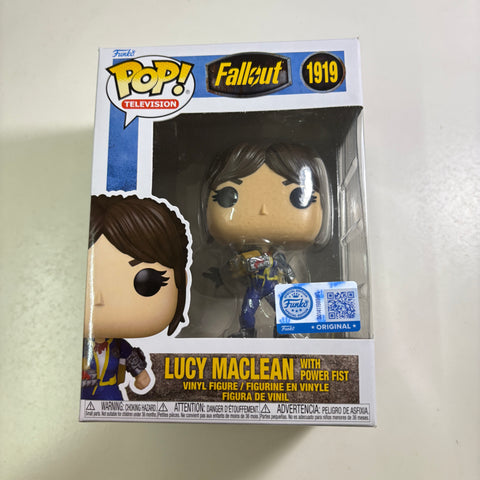 Lucy Maclean with Power Fist - Fallout Funko Pop 1919 Vinyl Figure (11.4 Cm L × 8.9 Cm W × 15.9 Cm H)