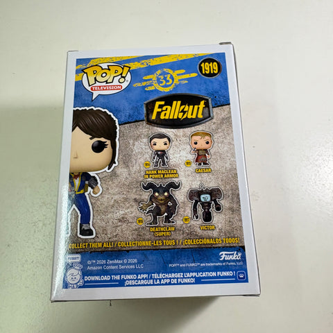 Lucy Maclean with Power Fist - Fallout Funko Pop 1919 Vinyl Figure (11.4 Cm L × 8.9 Cm W × 15.9 Cm H)