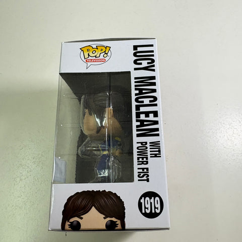Lucy Maclean with Power Fist - Fallout Funko Pop 1919 Vinyl Figure (11.4 Cm L × 8.9 Cm W × 15.9 Cm H)