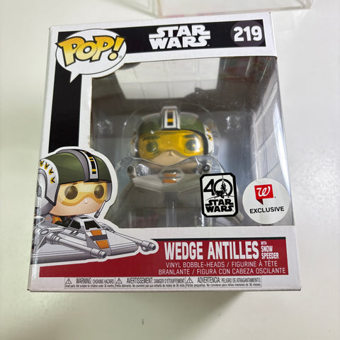 BOX FLAWS VIEW PHOTOS Wedge Antilles with Snow Speeder - Star Wars Funko Pop 219 Exclusive (22.8 Cm L × 16.5 Cm W × 14 Cm H)