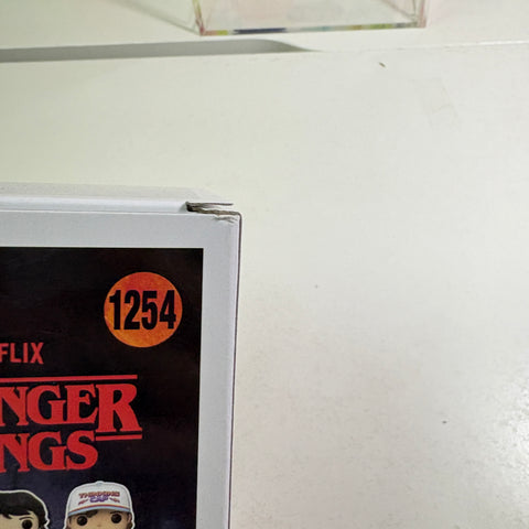 Joyce - Stranger Things Funko Pop 1254 Vinyl Figure (11.4 Cm L × 8.9 Cm W × 15.9 Cm H)