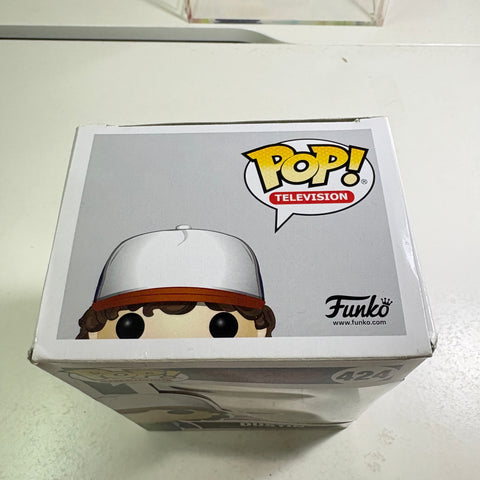 BOX FLAWS VIEW PHOTOS Dustin - Stranger Things Funko Pop 424 Vinyl Figure (11.4 Cm L × 8.9 Cm W × 15.9 Cm H)