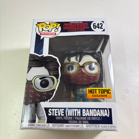 BOX FLAWS VIEW PHOTOS Steve with Bandana - Stranger Things Funko Pop 642 Exclusive Vinyl Figure (11.4 Cm L × 8.9 Cm W × 15.9 Cm H)
