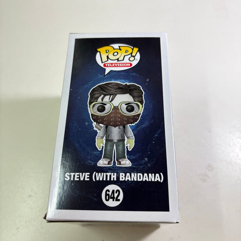 BOX FLAWS VIEW PHOTOS Steve with Bandana - Stranger Things Funko Pop 642 Exclusive Vinyl Figure (11.4 Cm L × 8.9 Cm W × 15.9 Cm H)