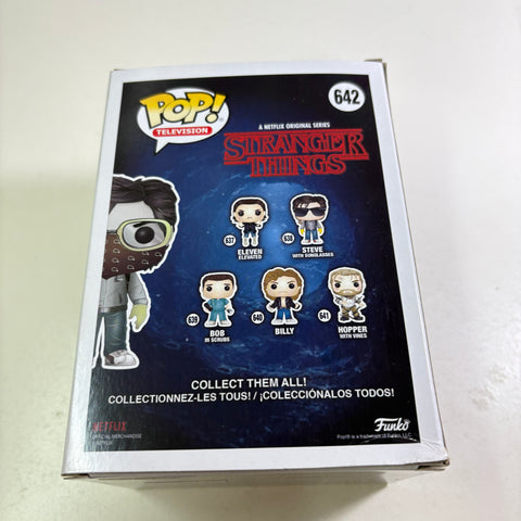 BOX FLAWS VIEW PHOTOS Steve with Bandana - Stranger Things Funko Pop 642 Exclusive Vinyl Figure (11.4 Cm L × 8.9 Cm W × 15.9 Cm H)