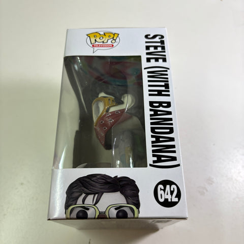 BOX FLAWS VIEW PHOTOS Steve with Bandana - Stranger Things Funko Pop 642 Exclusive Vinyl Figure (11.4 Cm L × 8.9 Cm W × 15.9 Cm H)