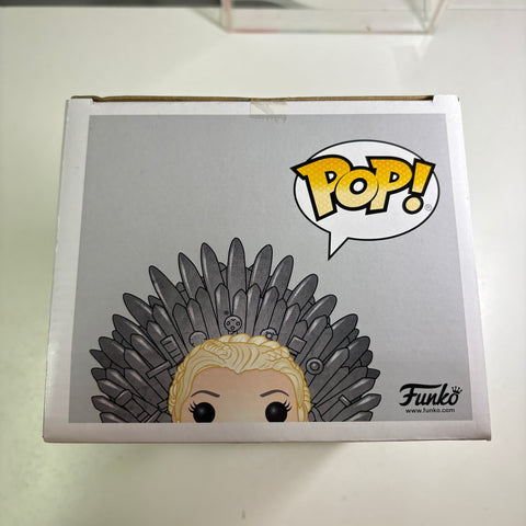 Daenerys Targaryen on the Iron Throne - Game of Thrones Funko Pop 75 Vinyl Figure (22.8 Cm L × 16.5 Cm W × 14 Cm H)