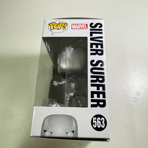 Silver Surfer - Fantastic Four Marvel Funko Pop 563 Vinyl Figure (11.4 Cm L × 8.9 Cm W × 15.9 Cm H)