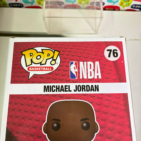 BOX FLAWS VIEW PHOTOS Michael Jordan JUMBO Funko Pop 76 EXCLUSIVE Sports Basketball (20.5 Cm L × 22.5 Cm W × 32.5 Cm H)