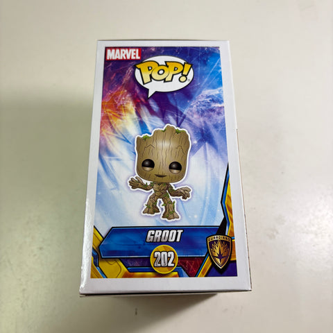 Groot - Guardians of the Galaxy Marvel Funko Pop 202 Vinyl Figure (11.4 Cm L × 8.9 Cm W × 15.9 Cm H)