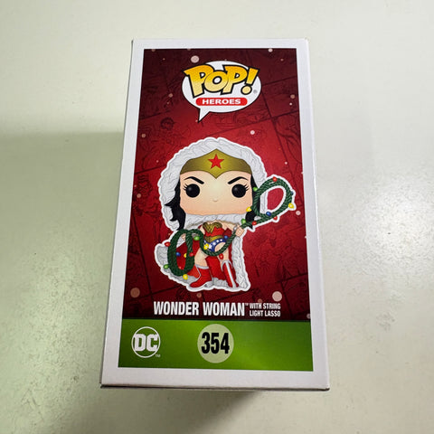 Wonder Woman (Holiday) - DC Funko Pop 354 Vinyl Figure (11.4 Cm L × 8.9 Cm W × 15.9 Cm H)