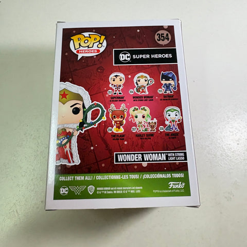 Wonder Woman (Holiday) - DC Funko Pop 354 Vinyl Figure (11.4 Cm L × 8.9 Cm W × 15.9 Cm H)