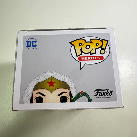 Wonder Woman (Holiday) - DC Funko Pop 354 Vinyl Figure (11.4 Cm L × 8.9 Cm W × 15.9 Cm H)