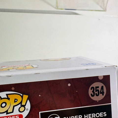 Wonder Woman (Holiday) - DC Funko Pop 354 Vinyl Figure (11.4 Cm L × 8.9 Cm W × 15.9 Cm H)
