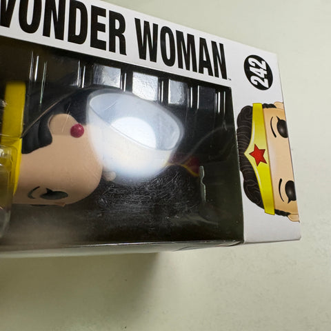 Wonder Woman - DC Funko Pop 242 Vinyl Figure (11.4 Cm L × 8.9 Cm W × 15.9 Cm H)