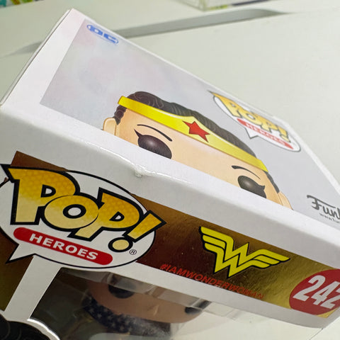 Wonder Woman - DC Funko Pop 242 Vinyl Figure (11.4 Cm L × 8.9 Cm W × 15.9 Cm H)