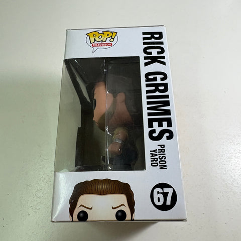 BOX FLAWS VIEW PHOTOS Rick Grimes Prison Yard - The Walking Dead Funko Pop 67 Vinyl Figure  (11.4 Cm L × 8.9 Cm W × 15.9 Cm H)