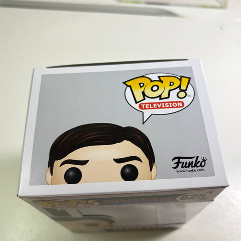Clark Kent - Smallville DC Funko Pop 625 Vinyl Figure (11.4 Cm L × 8.9 Cm W × 15.9 Cm H)