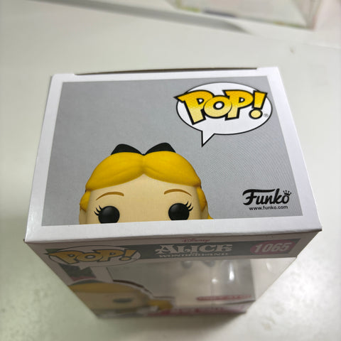 Alice in Wonderland - Alice Falling Disney Funko Pop 1065 Exclusive (11.4 Cm L × 8.9 Cm W × 15.9 Cm H)