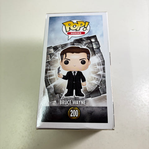 Bruce Wayne Justice League - DC Funko Pop 200 Vinyl Figure (11.4 Cm L × 8.9 Cm W × 15.9 Cm H)