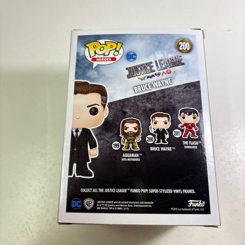 Bruce Wayne Justice League - DC Funko Pop 200 Vinyl Figure (11.4 Cm L × 8.9 Cm W × 15.9 Cm H)