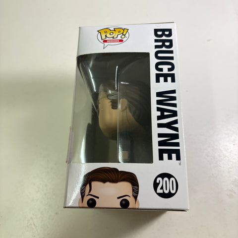 Bruce Wayne Justice League - DC Funko Pop 200 Vinyl Figure (11.4 Cm L × 8.9 Cm W × 15.9 Cm H)