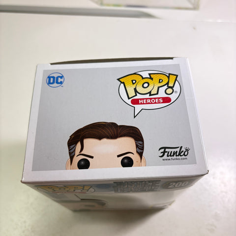 Bruce Wayne Justice League - DC Funko Pop 200 Vinyl Figure (11.4 Cm L × 8.9 Cm W × 15.9 Cm H)