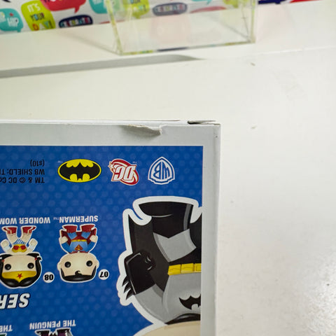 Batman - DC Funko Pop 01 Vinyl Figure (11.4 Cm L × 8.9 Cm W × 15.9 Cm H)