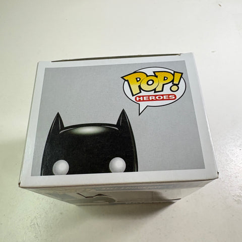 Batman - DC Funko Pop 01 Vinyl Figure (11.4 Cm L × 8.9 Cm W × 15.9 Cm H)