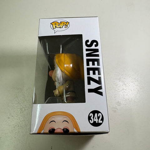 Sneezy - Snow White and the Seven Dwarves Disney Funko Pop 342 Vinyl Figure (11.4 Cm L × 8.9 Cm W × 15.9 Cm H)