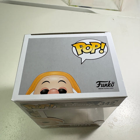 Sneezy - Snow White and the Seven Dwarves Disney Funko Pop 342 Vinyl Figure (11.4 Cm L × 8.9 Cm W × 15.9 Cm H)