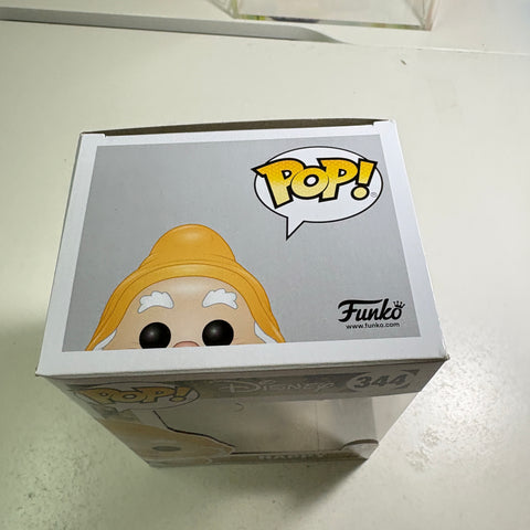 Happy - Snow White and the Seven Dwarves Disney Funko Pop 344 Vinyl Figure (11.4 Cm L × 8.9 Cm W × 15.9 Cm H)