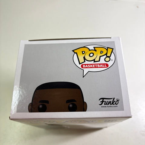 Lebron James - Funko Pop 90 Vinyl Figure (11.4 Cm L × 8.9 Cm W × 15.9 Cm H)